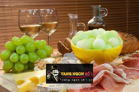 Kết quả hình ảnh cho món ăn với rượu vang trắng