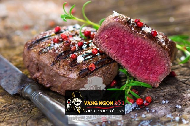 Kết quả hình ảnh cho bít tết bò ngon với rượu vang