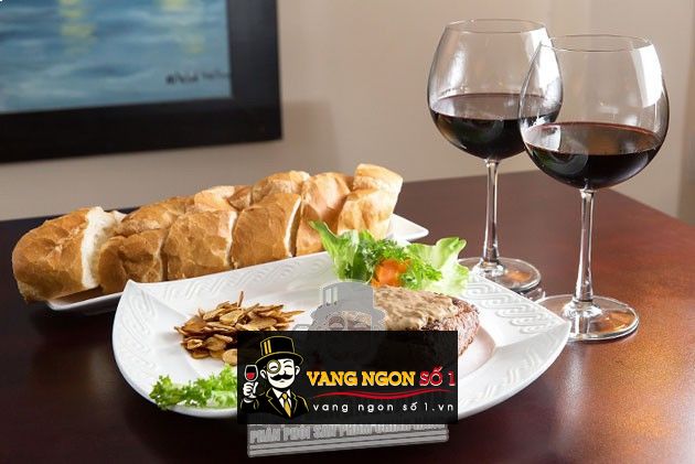 Kết quả hình ảnh cho bít tết ngon cùng rượu vang