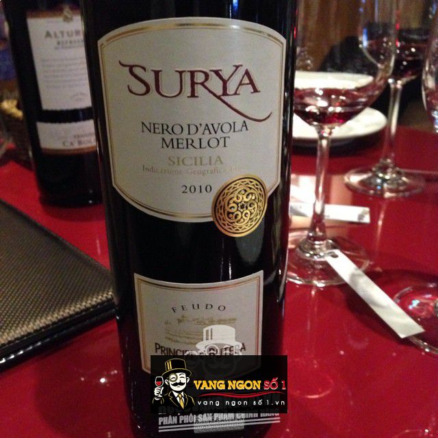 Vang Ý Surya Principi di Butera Sicily (Trắng - Đỏ)