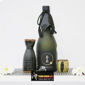 Rượu Sake Junmai Daiginjo Black Label 720 ML bn2