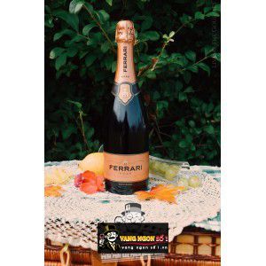 Vang nổ Ý Ferrari Rose Trento DOC bn2