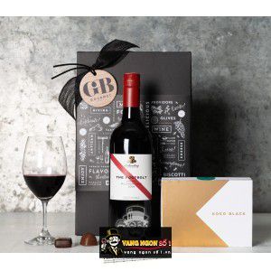 Rượu vang The Footbolt DArenberg Shiraz thượng hạng bn3