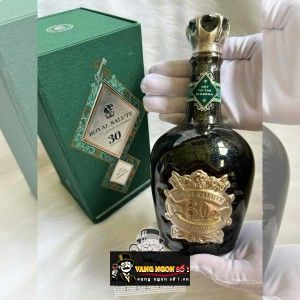 Rượu Chivas 30 năm Royal Salute cao cấp bn1